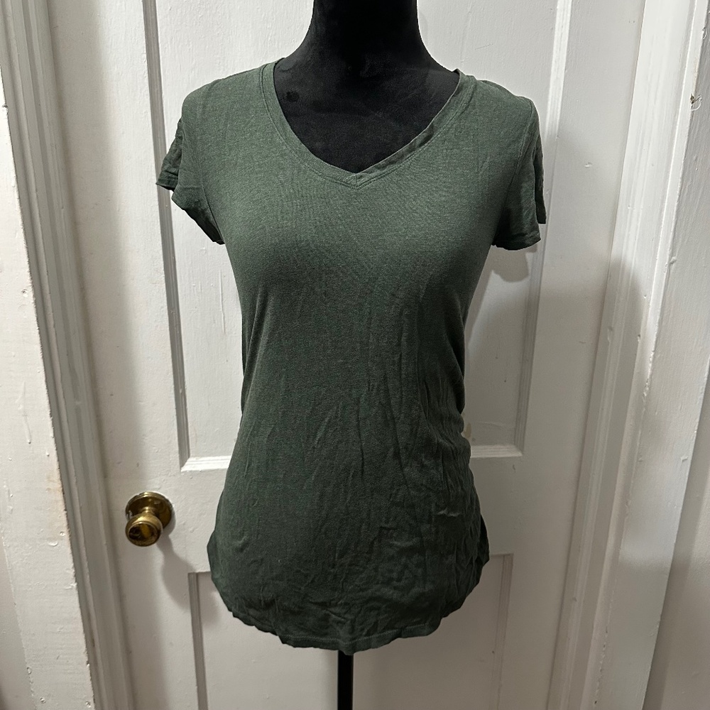 Isabel Maternity by Ingrid and Isabel‎ Olive Short Sleeve Top in XS